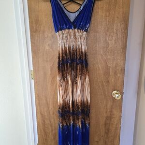 Beautiful flattering maxi dress size s/m